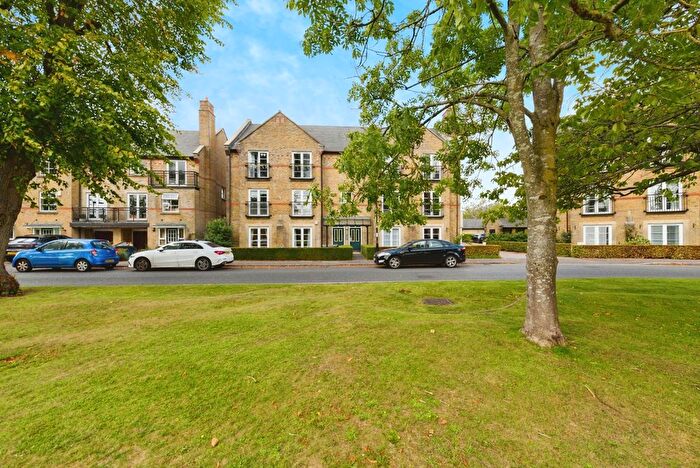 2 Bedroom Flat For Sale In Coldstream Road, Caterham, Surrey, CR3