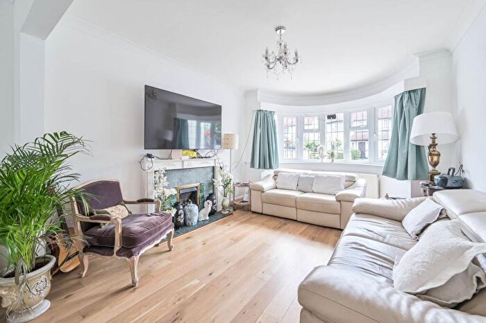 4 Bedroom Detached House To Rent In Uphill Grove, Mill Hill, London, NW7