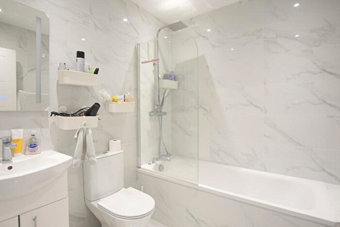 1 Bedroom Apartment To Rent In Regents Park Road, London, N3