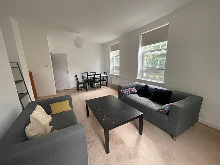 2 Bedroom Apartment To Rent In Mcmillan Street, London, SE8