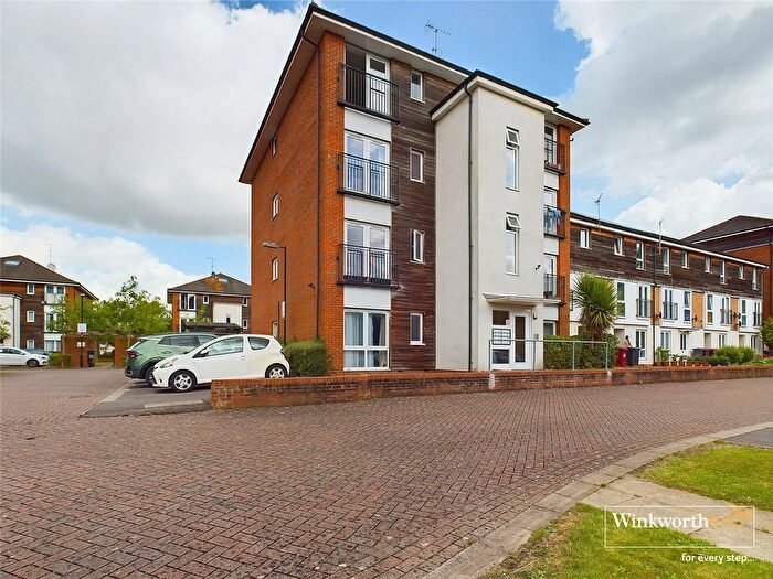 2 Bedroom Flat To Rent In Meadow Way, Caversham, Reading, Berkshire, RG4