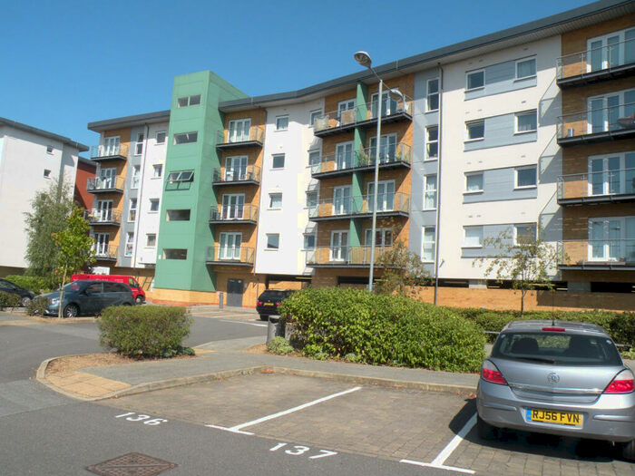 1 Bedroom Apartment To Rent In Parkhouse Court, Hatfield, AL10
