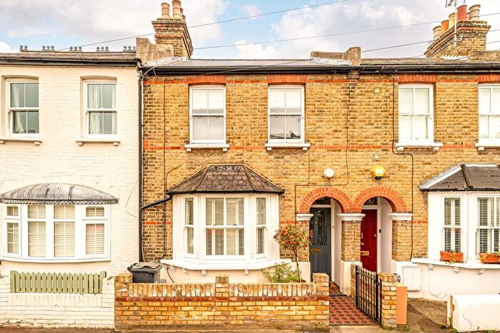 3 Bedroom Property For Sale In Steele Road, Old Isleworth, TW7