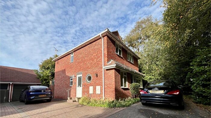 4 Bedroom Detached House For Sale In Heath Road North, Southampton, SO31