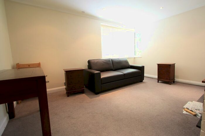 2 Bedroom Flat To Rent In Leigham Court Road, Streatham, SW16