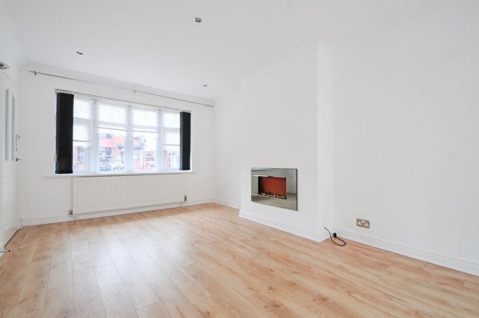 3 Bedroom Detached House To Rent In Branksome Drive, Salford, M6