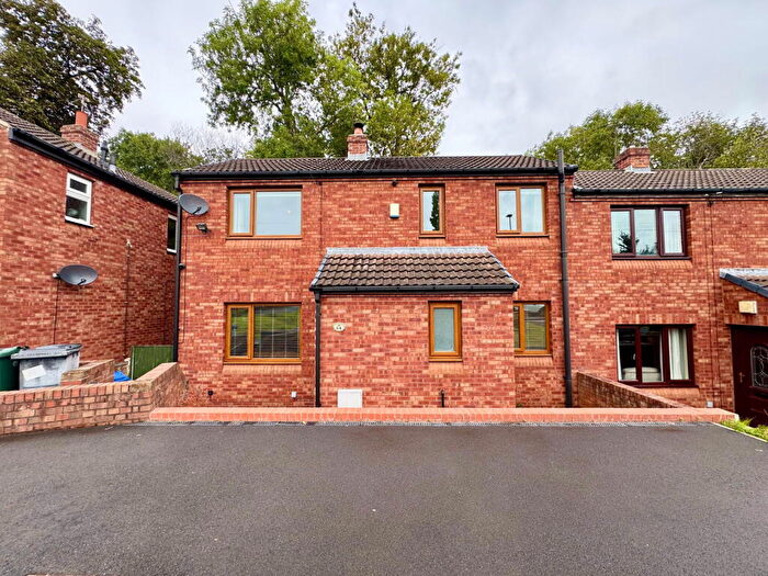 3 Bedroom Semi-Detached House For Sale In Manor Park, Silkstone, Barnsley, S75