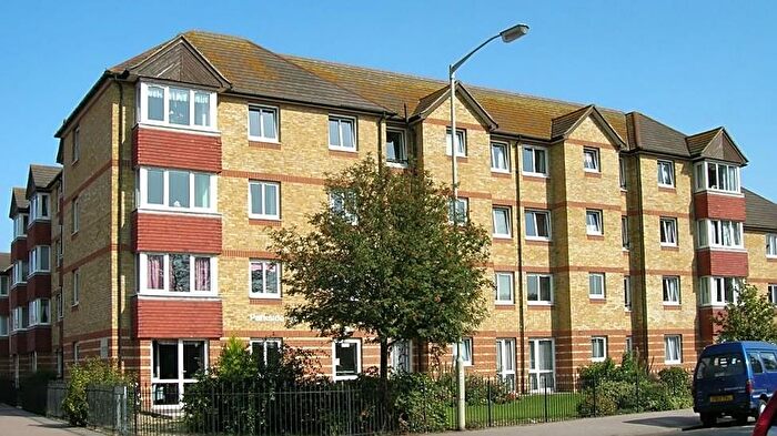 1 Bedroom Flat For Sale In Parkside Court, Kings Road, Herne Bay, CT6