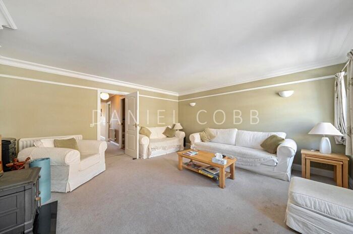 4 Bedroom Terraced House For Sale In Sullivan Road, London, SE11 - Photo 7