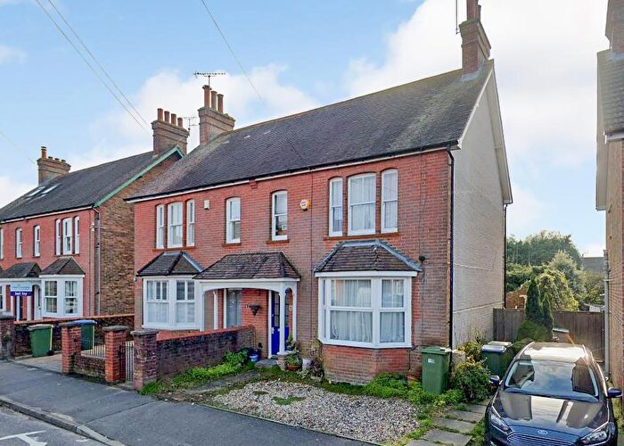 3 Bedroom Semi-Detached House For Sale In Kempshott Road, Horsham, RH12