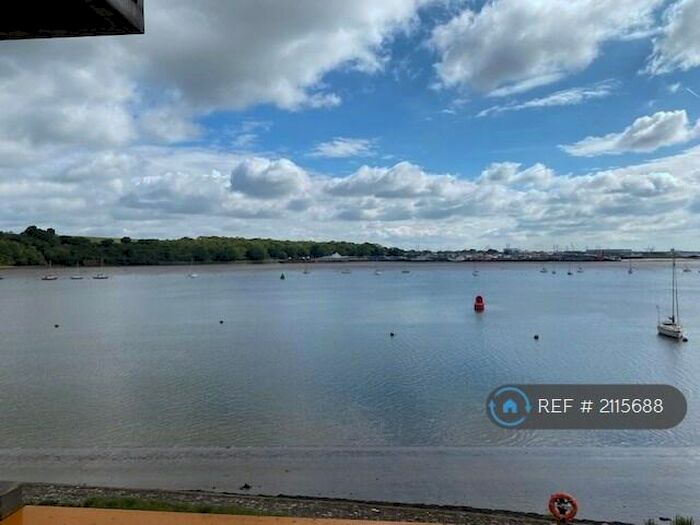 3 Bedroom Flat To Rent In St Marys Island, Chatham, ME4