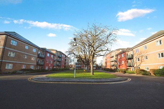 2 Bedroom Flat For Sale In The Parklands, Dunstable, Bedfordshire, LU5