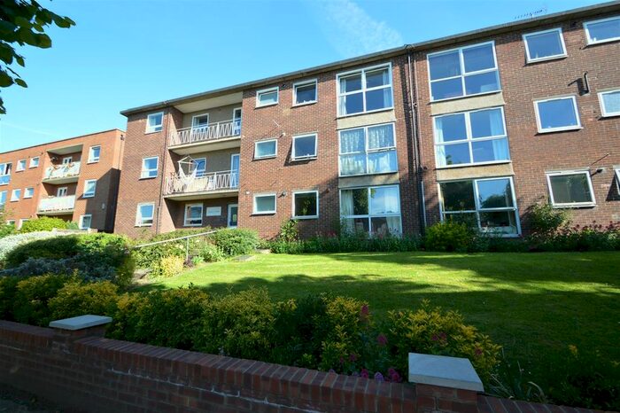 2 Bedroom Flat To Rent In Cranes Park Avenue, Surbiton, KT5