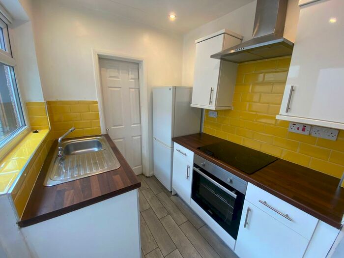 2 Bedroom House To Rent In Tudor Street, L6