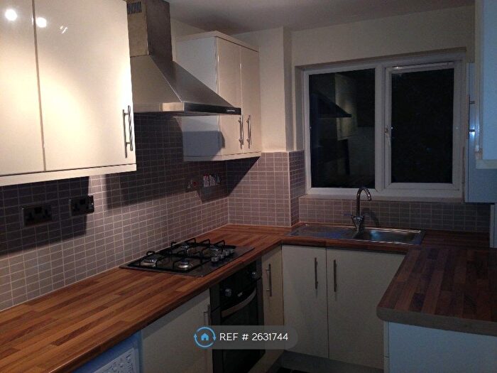 1 Bedroom Flat To Rent In Silver Birch Close, London, N11