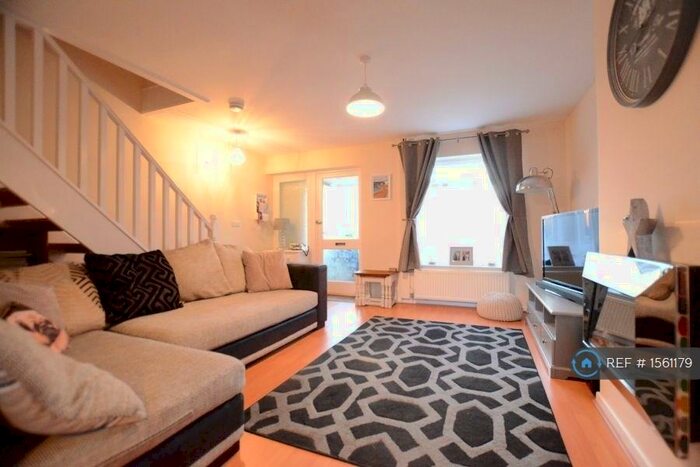 3 Bedroom Semi-Detached House To Rent In Swallowfield Road, Arborfield, Reading, RG2