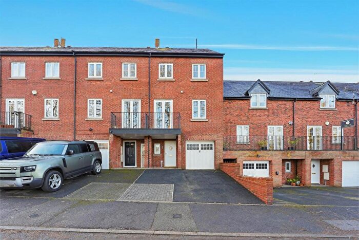 4 Bedroom Town House For Sale In York Street, Macclesfield, SK10