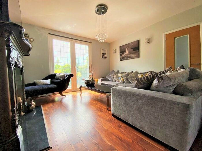 3 Bedroom SemiDetached Bungalow For Sale In Russell Lane, Whetstone, N20