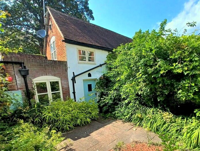 2 Bedroom Detached House To Rent In Church Street, Romsey, Hampshire, SO51