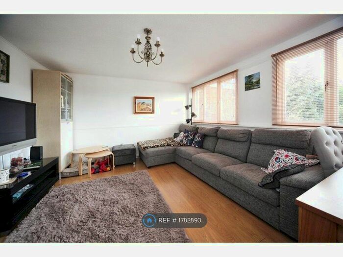 3 Bedroom Terraced House To Rent In Chertsey Close, Luton, LU2