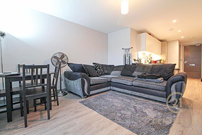 1 Bedroom Flat For Sale In Park Terrace Worcester Park, KT4