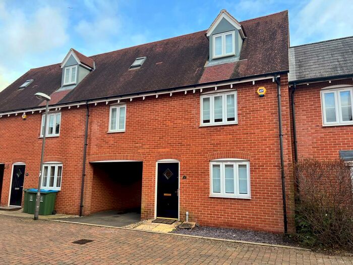 3 Bedroom Town House To Rent In Charles Pym Road, Aylesbury, HP19