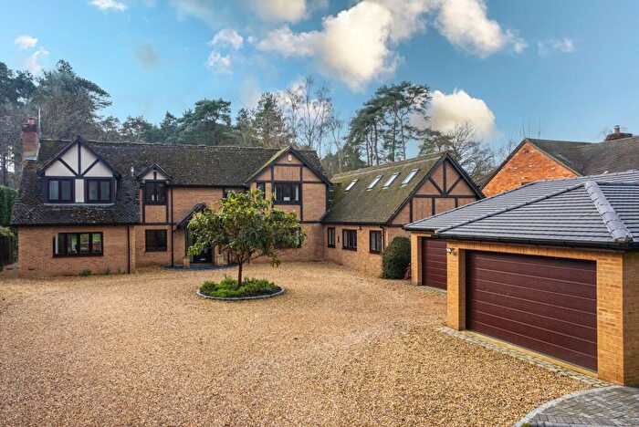 6 Bedroom Detached House For Sale In Heath Ride, Finchampstead, RG40