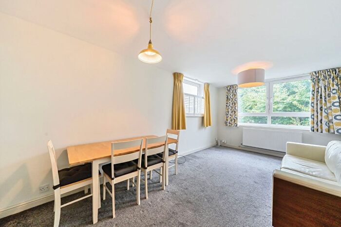 1 Bedroom Flat To Rent In Kingham Close, London, SW18