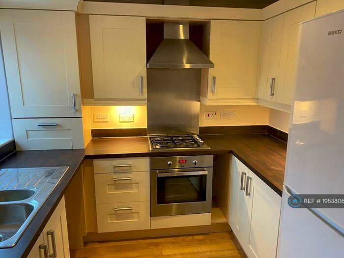 2 Bedroom Flat To Rent In Reed Close, Farnworth, Bolton, BL4