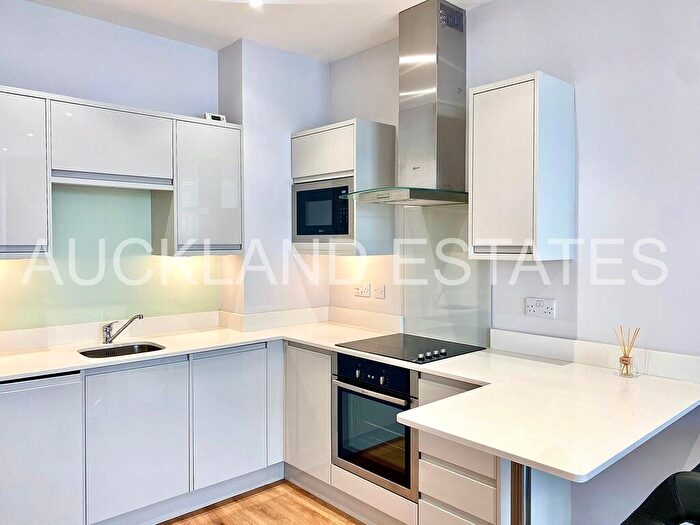 1 Bedroom Apartment To Rent In Albany Gate, Darkes Lane, Potters Bar, EN6