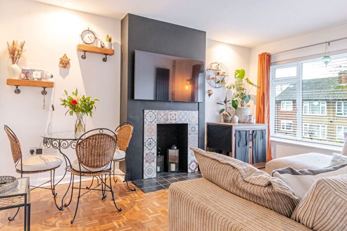 2 Bedroom Maisonette For Sale In The Glebe, Watford, WD25