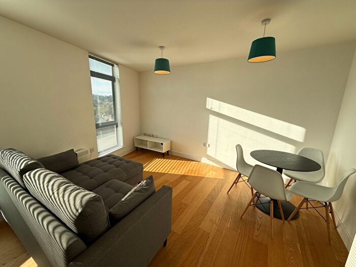 2 Bedroom Flat To Rent In The Becketts, Meanwood, Leeds, LS6