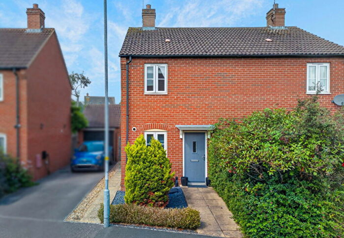 2 Bedroom Semi-Detached House For Sale In Ironwood Avenue, Desborough, NN14