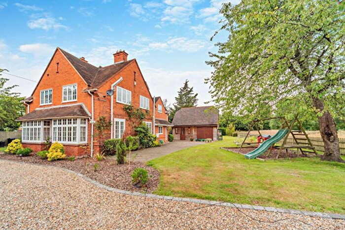 5 Bedroom Detached House For Sale In Orchard Road, Hurst, Reading, RG10