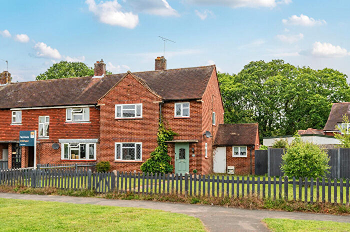 3 Bedroom End Of Terrace House For Sale In Yew Tree Drive, Guildford, Surrey, GU1