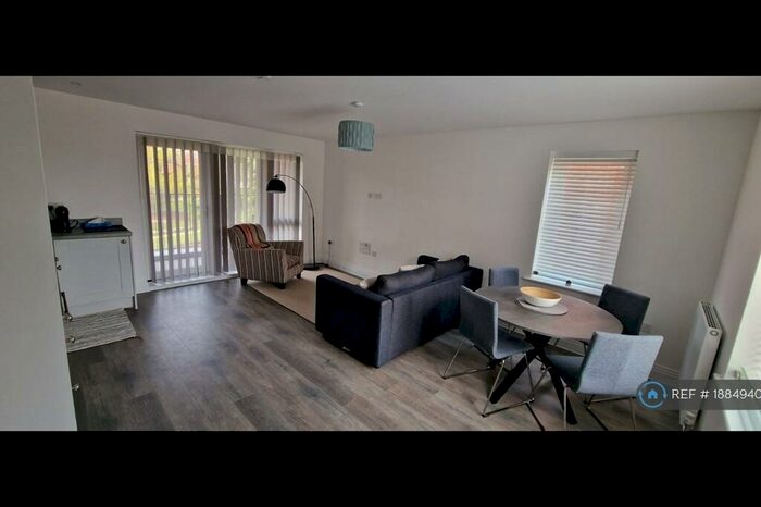 1 Bedroom Flat To Rent In Garrett Crescent, Chertsey, KT16