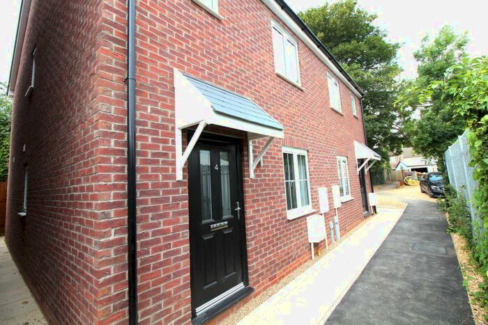 3 Bedroom Semi-Detached House To Rent In Paddock Lane, Donington, PE11