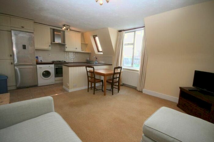2 Bedroom Flat To Rent In Gledstanes Road, London, W14
