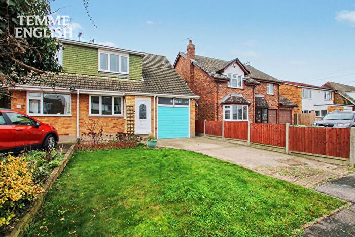 4 Bedroom Semi-Detached House For Sale In Kings Road, Steeple View, SS15