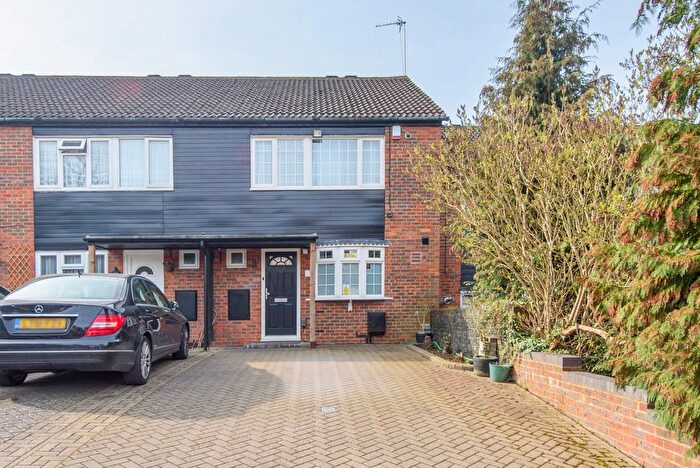 3 Bedroom Terraced House To Rent In Laurel View, Woodside Park, London, N12