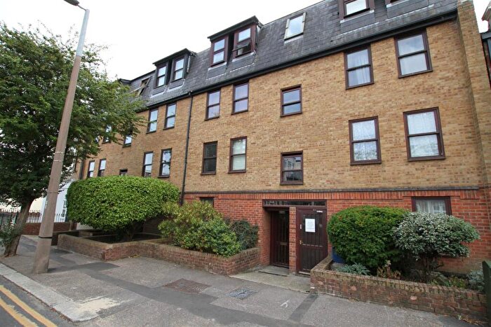 1 Bedroom Flat To Rent In Glendale Gardens, Leigh-On-Sea, SS9