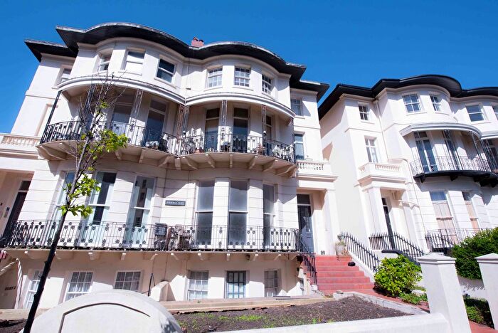 1 Bedroom Flat To Rent In Riviera Court, Lansdowne Place, Hove, BN3