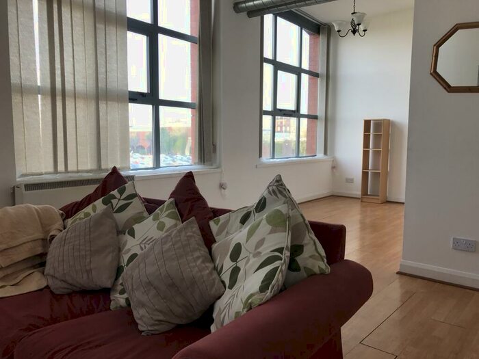 2 Bedroom Apartment To Rent In Tobaccco Factory, City Centre, M4