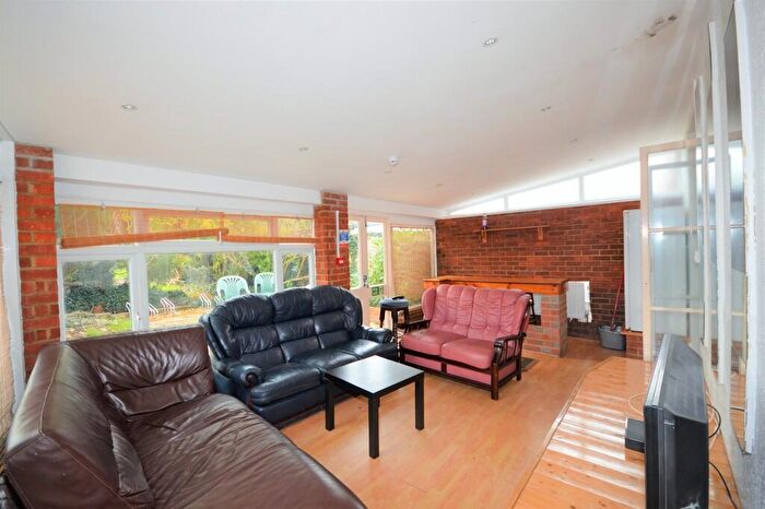 8 Bedroom Detached House To Rent In Alma Road, Winton, Bournemouth, BH9