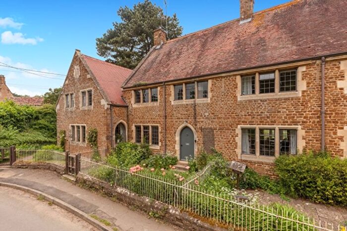 3 Bedroom Terraced House To Rent In Thorpe Road, Wardington, OX17