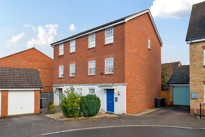 3 Bedroom Town House For Sale In Glossop Way, Arlesey, SG15