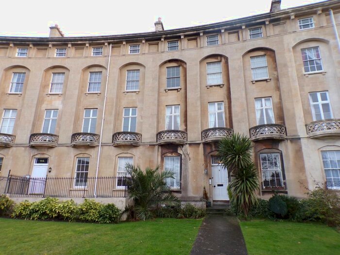 2 Bedroom Flat To Rent In Royal Crescent, Weston-Super-Mare, BS23