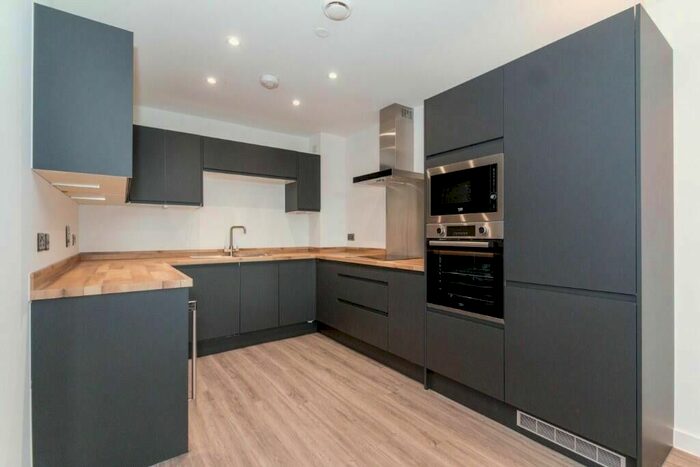 3 Bedroom Property To Rent In London Road, London, Greater London, SW16