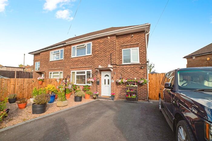 3 Bedroom Semi-Detached House For Sale In Thorpe Hill Drive, Heanor, DE75