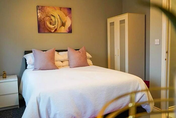 3 Bedroom Town House To Rent In Signet Square, CV2